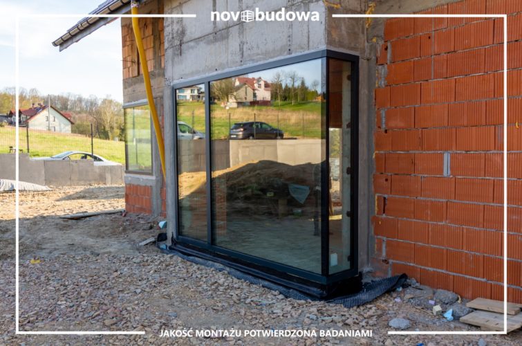 montowanie okien na budowie