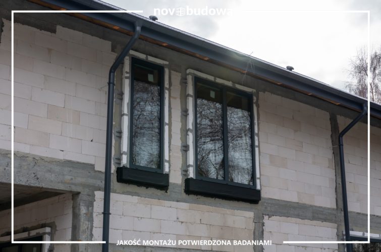 Realizacje Novobudowa: montaż okien na budowie Kłaj