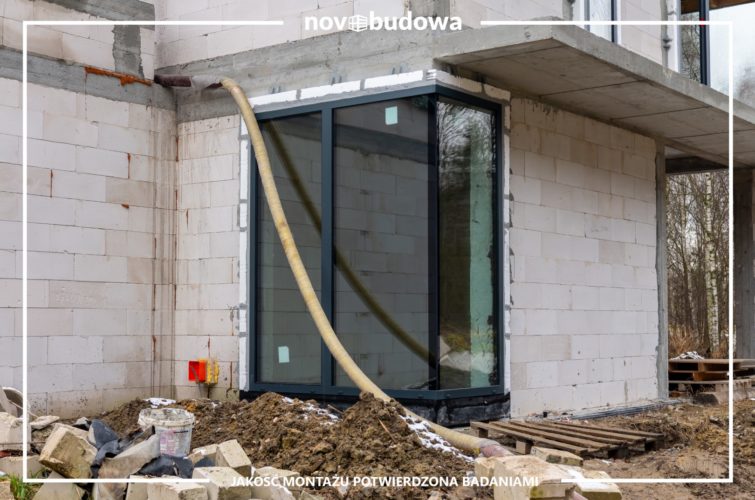 Realizacje Novobudowa: montaż okien na budowie Kłaj