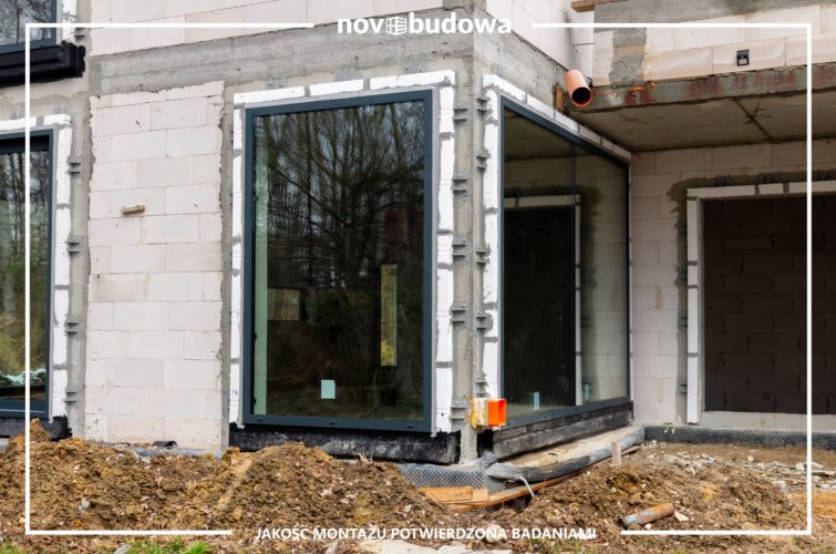 Realizacje Novobudowa: montaż okien na budowie Kłaj