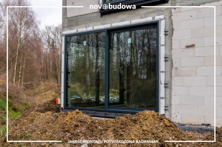 Realizacje Novobudowa: montaż okien na budowie Kłaj