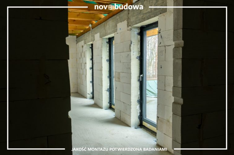 Realizacje Novobudowa: montaż okien na budowie Kłaj