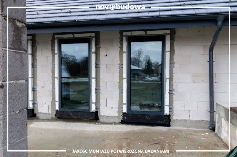 Realizacje Novobudowa: montaż okien na budowie Kłaj
