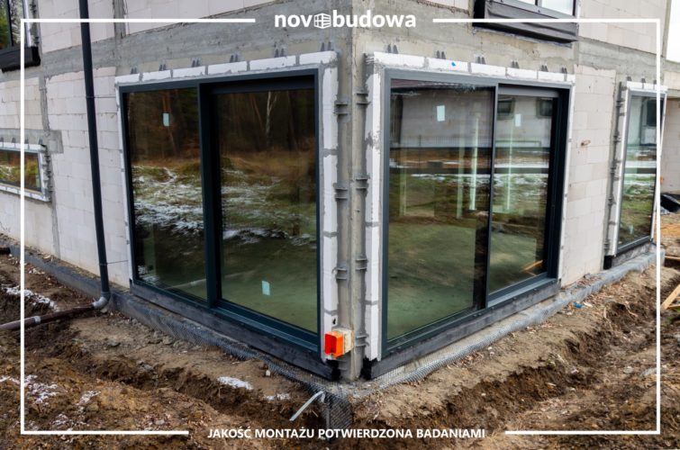 Realizacje Novobudowa: montaż okien na budowie Kłaj