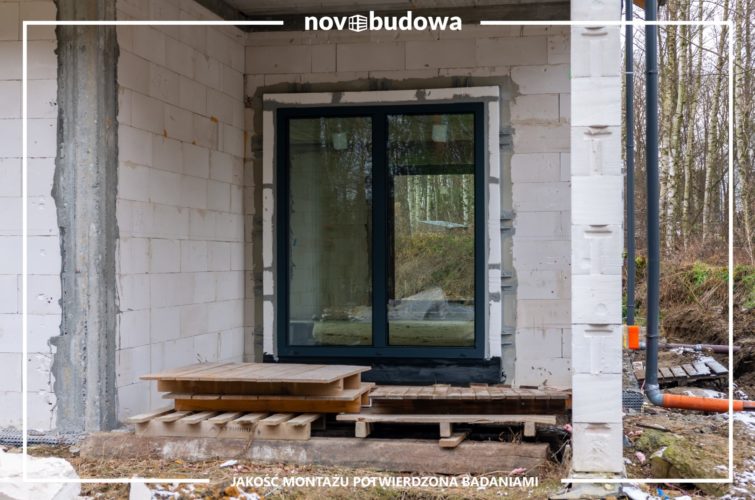 Realizacje Novobudowa: montaż okien na budowie Kłaj