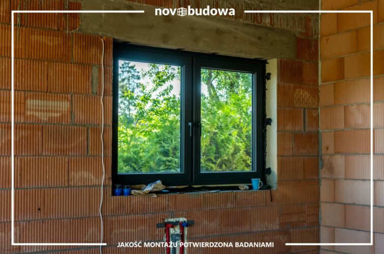 Aluminiowy HST o szerokości prawie 8m. Montaż w Krakowie