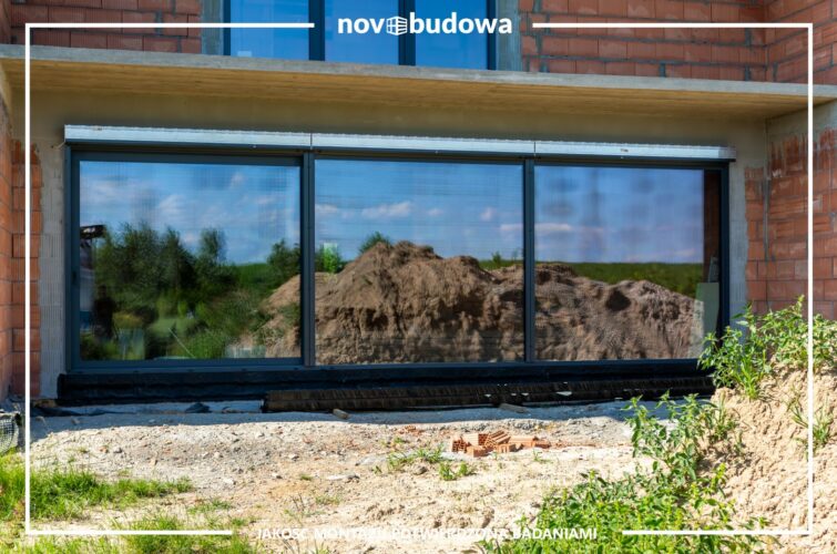 Aluminiowy HST o szerokości prawie 8m. Montaż w Krakowie