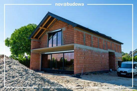 Aluminiowy HST o szerokości prawie 8m. Montaż w Krakowie