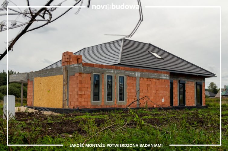 Nasze realizacje: dom parterowy z wielkoformatową witryną aluminiową + HST alu