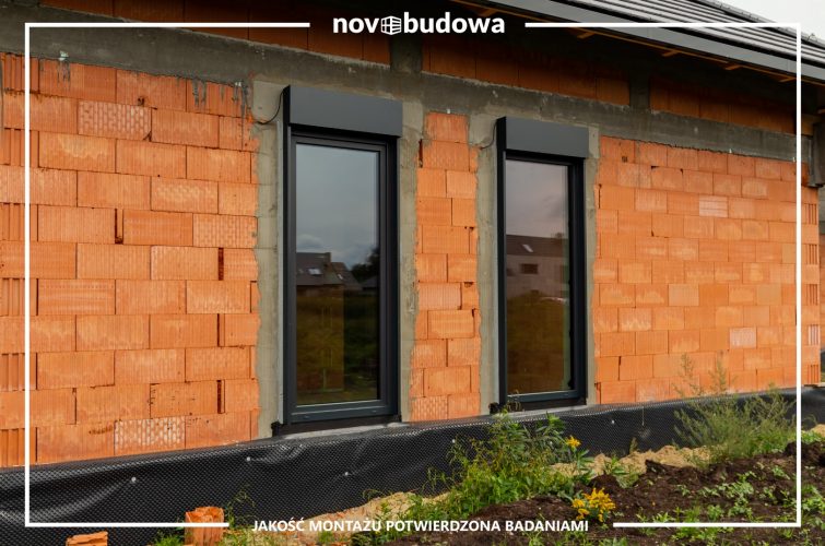 Nasze realizacje: dom parterowy z wielkoformatową witryną aluminiową + HST alu