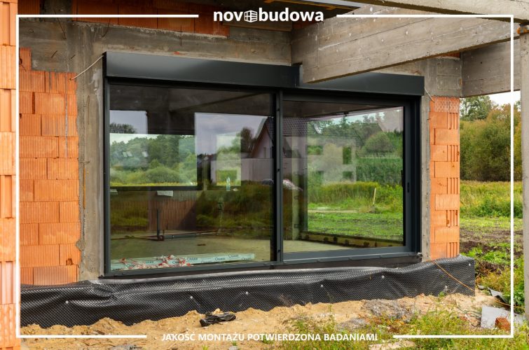 Nasze realizacje: dom parterowy z wielkoformatową witryną aluminiową + HST alu