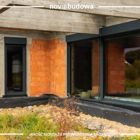 Nasze realizacje: dom parterowy z wielkoformatową witryną aluminiową + HST alu