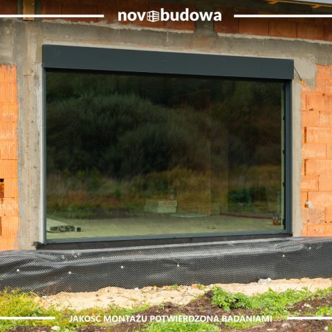 Nasze realizacje: dom parterowy z wielkoformatową witryną aluminiową + HST alu