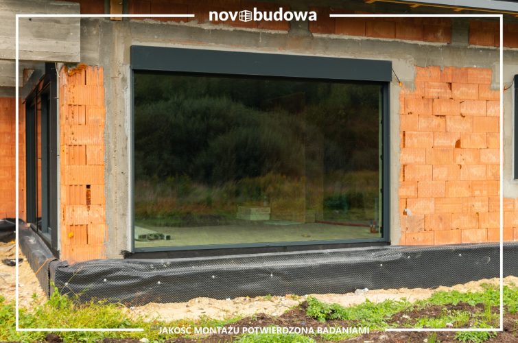 Nasze realizacje: dom parterowy z wielkoformatową witryną aluminiową + HST alu