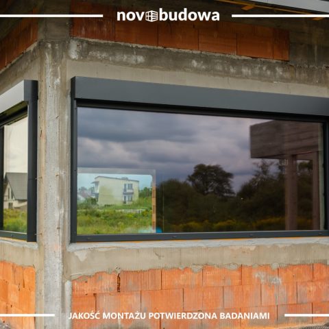 Nasze realizacje: dom parterowy z wielkoformatową witryną aluminiową + HST alu