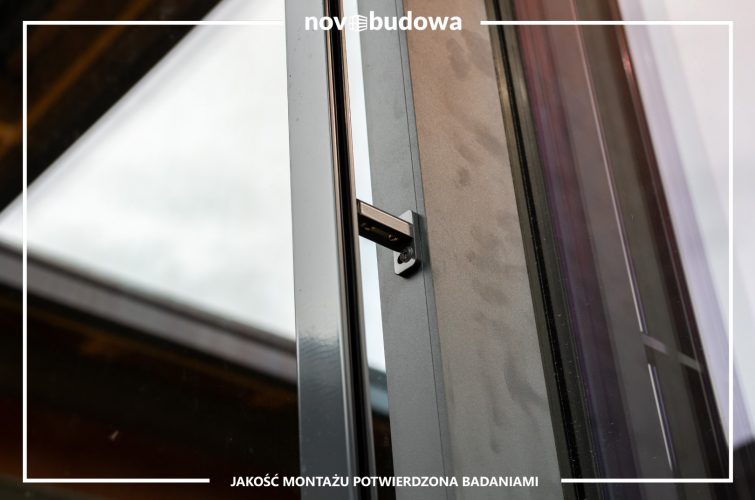 Nasze realizacje: dom parterowy z wielkoformatową witryną aluminiową + HST alu