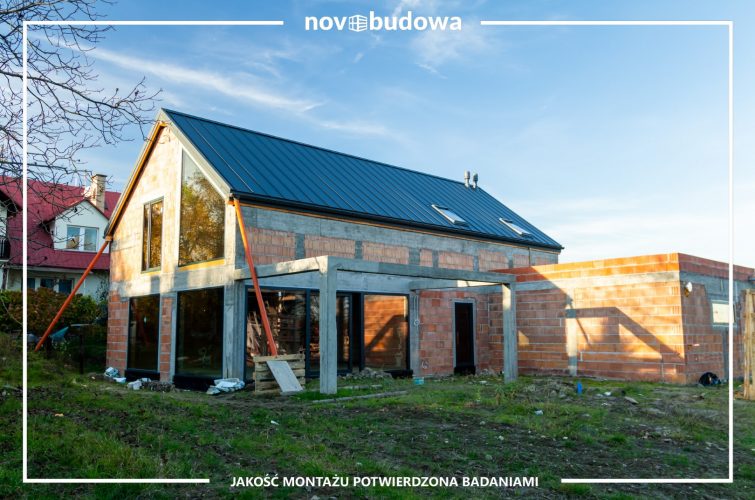 Nasze realizacje: Wielkoformatowe okno skośne, duże witryny, okno przesuwne HST