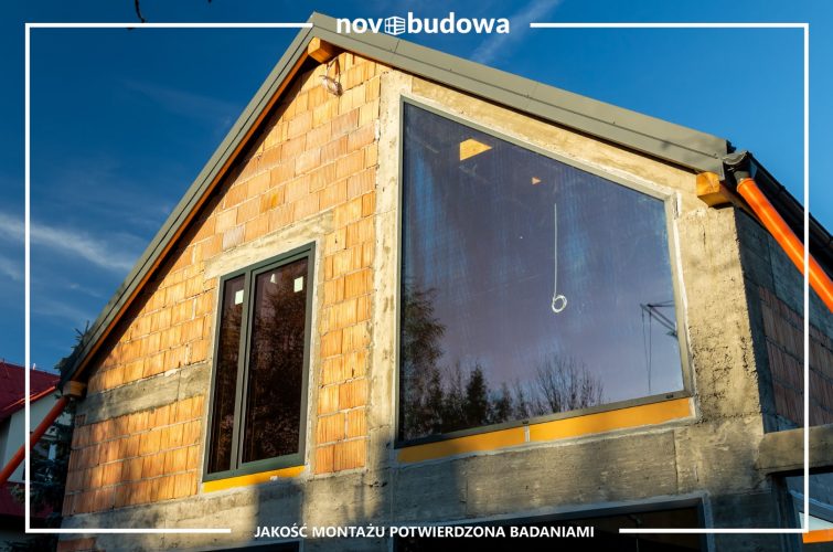 Nasze realizacje: Wielkoformatowe okno skośne, duże witryny, okno przesuwne HST