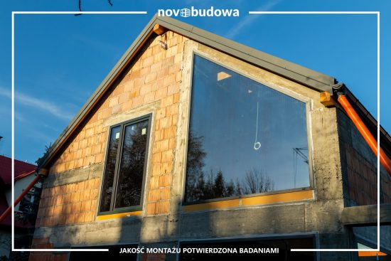 Nasze realizacje: Wielkoformatowe okno skośne, duże witryny, okno przesuwne HST