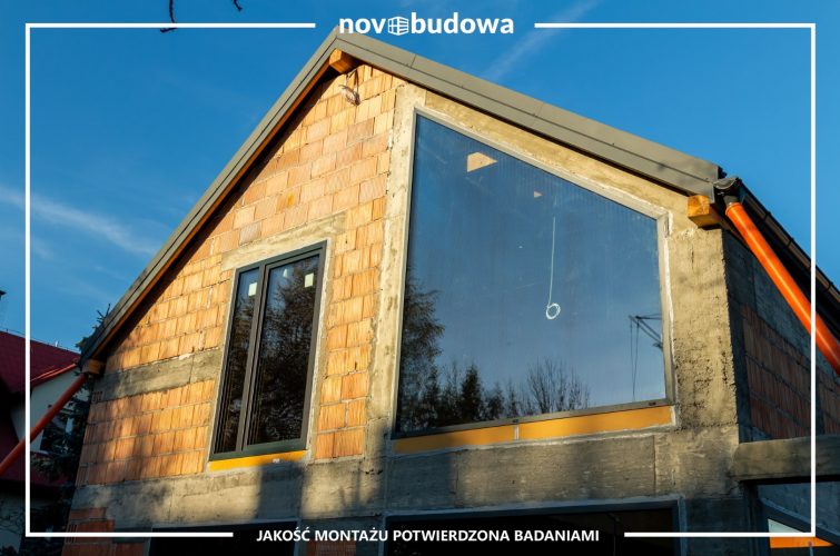 Nasze realizacje: Wielkoformatowe okno skośne, duże witryny, okno przesuwne HST