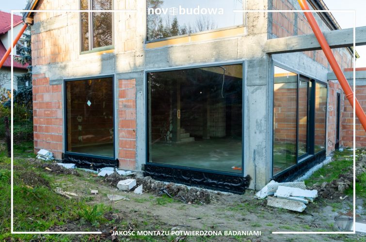 Nasze realizacje: Wielkoformatowe okno skośne, duże witryny, okno przesuwne HST