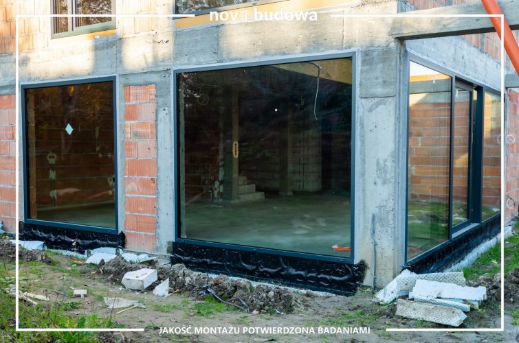 Nasze realizacje: Wielkoformatowe okno skośne, duże witryny, okno przesuwne HST