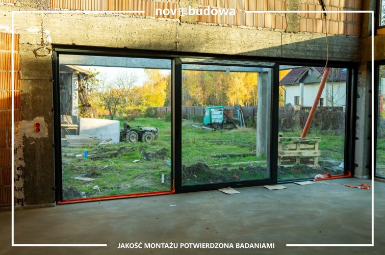 Nasze realizacje: Wielkoformatowe okno skośne, duże witryny, okno przesuwne HST