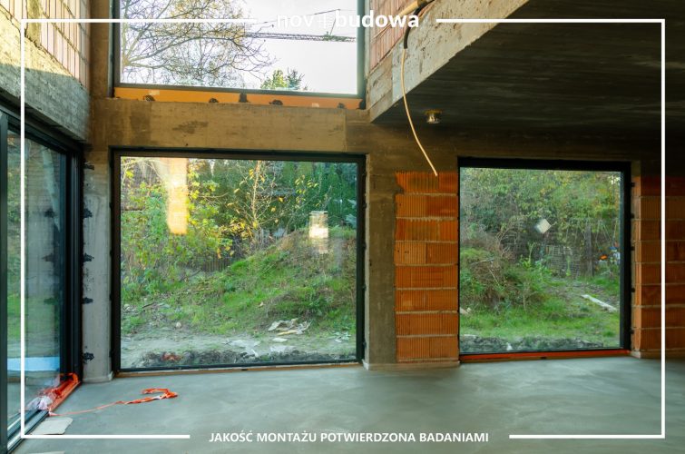 Nasze realizacje: Wielkoformatowe okno skośne, duże witryny, okno przesuwne HST