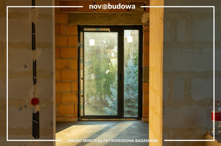 Nasze realizacje: Wielkoformatowe okno skośne, duże witryny, okno przesuwne HST