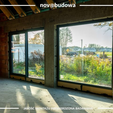 Novobudowa realizacje: Nowoczesna stodoła parterowa z przeszkloną ścianą