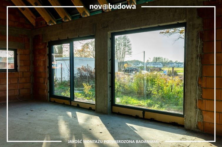 Novobudowa realizacje: Nowoczesna stodoła parterowa z przeszkloną ścianą