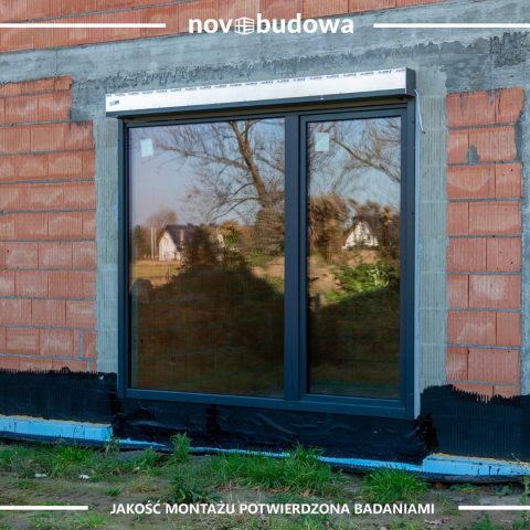 Novobudowa realizacje: Nowoczesna stodoła parterowa z przeszkloną ścianą