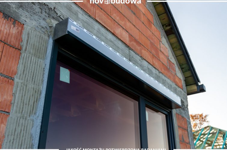 Novobudowa realizacje: Nowoczesna stodoła parterowa z przeszkloną ścianą