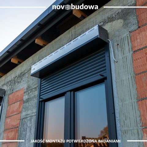 Novobudowa realizacje: Nowoczesna stodoła parterowa z przeszkloną ścianą