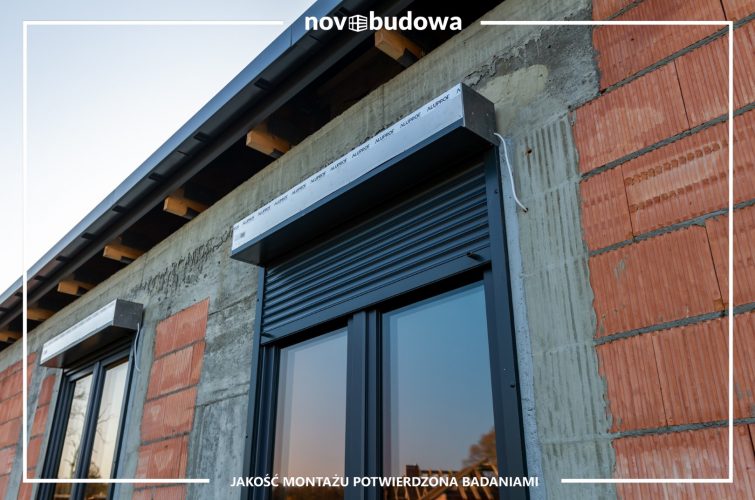 Novobudowa realizacje: Nowoczesna stodoła parterowa z przeszkloną ścianą