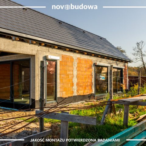 Novobudowa realizacje: Nowoczesna stodoła parterowa z przeszkloną ścianą