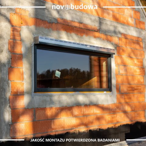 Novobudowa realizacje: Nowoczesna stodoła parterowa z przeszkloną ścianą