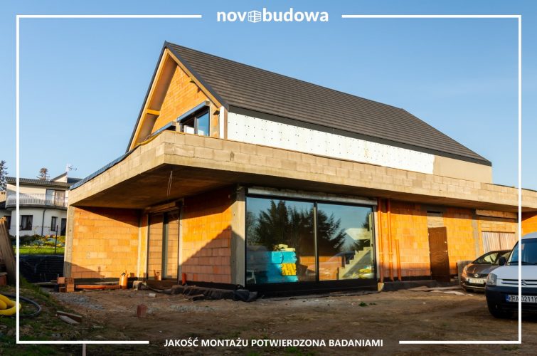 Nasze realizacje: Mogilany - PVC, ALU, witryna wielkoformatowa, rolety