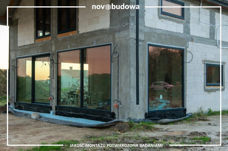 Nasze realizacje: Michałowice - witryna skośna