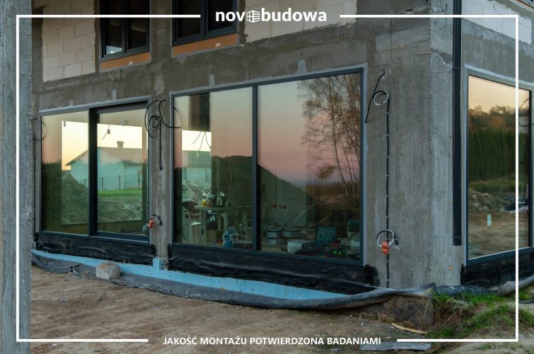 Nasze realizacje: Michałowice - witryna skośna